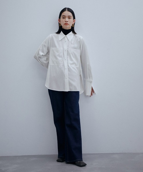 ADAM ET ROPE'(アダムエロペ)の「ステッチディテールロングシャツ(シャツ/ブラウス・レディース・ホワイト/ホワイト系その他・FREE)」の4枚目の写真