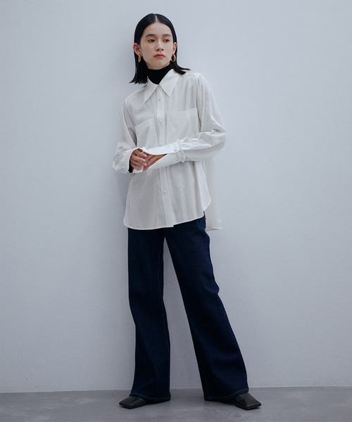 ADAM ET ROPE'(アダムエロペ)の「ステッチディテールロングシャツ(シャツ/ブラウス・レディース・ホワイト/ホワイト系その他・FREE)」の21枚目の写真
