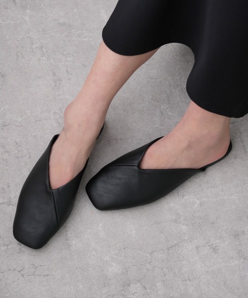 IAMUSE(アイアミューズ)の「スクエアトゥフラットミュール S0797【IAMUSE】(サンダル・レディース・アイボリー/ブラック・36/37/38/39/40)」の7枚目の写真