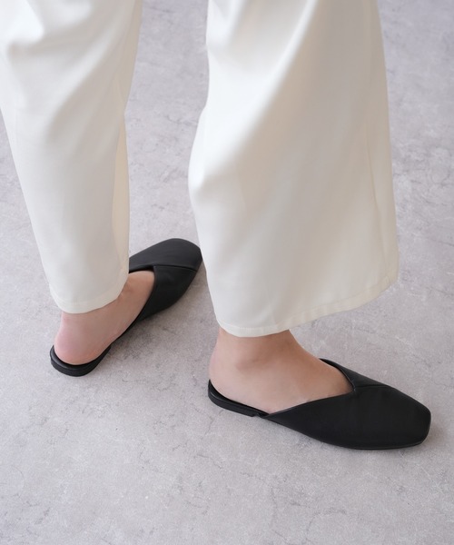 IAMUSE(アイアミューズ)の「スクエアトゥフラットミュール S0797【IAMUSE】(サンダル・レディース・アイボリー/ブラック・36/37/38/39/40)」の9枚目の写真