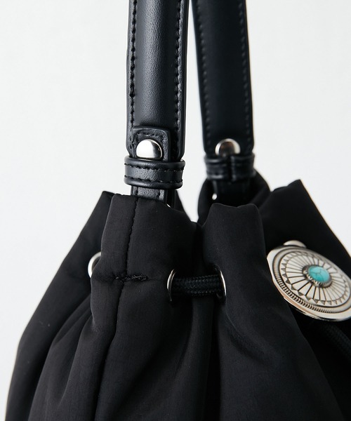 ear PAPILLONNER（イアパピヨネ）の「コンチョ巾着ナイロンショルダーバッグ（ショルダーバッグ・レディース・ブラック/カーキ・FREE）」の21枚目の写真