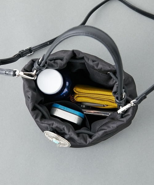 ear PAPILLONNER（イアパピヨネ）の「コンチョ巾着ナイロンショルダーバッグ（ショルダーバッグ・レディース・ブラック/カーキ・FREE）」の18枚目の写真