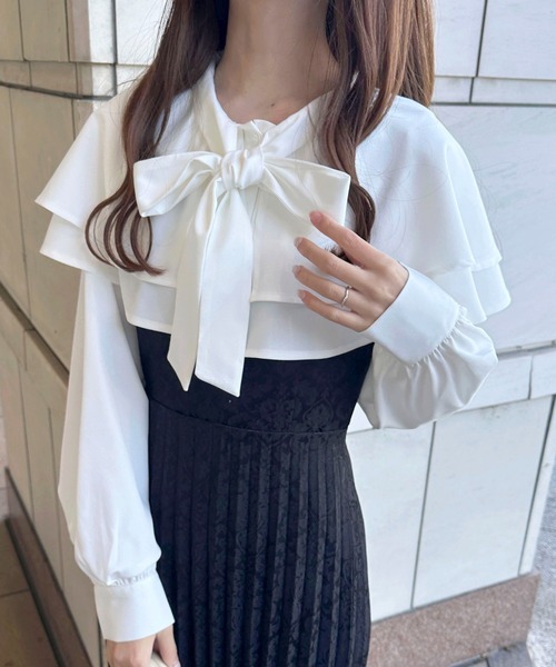apres jour（アプレジュール）の「アソートラッフルボウタイブラウス【ZOZOTOWN限定アイテム】（シャツ/ブラウス・レディース・ホワイト系その他/チャコールグレー/オフホワイト・フリー/X-LARGE）」の2枚目の写真