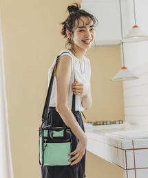 ロゴパイピングスクエアショルダーバッグ