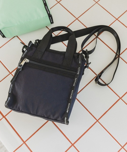 BAYFLOW(ベイフロー)の「ロゴパイピングスクエアショルダーバッグ(ショルダーバッグ・レディース・ブラック/グリーン/アイボリー/アニマル・FREE)」の2枚目の写真