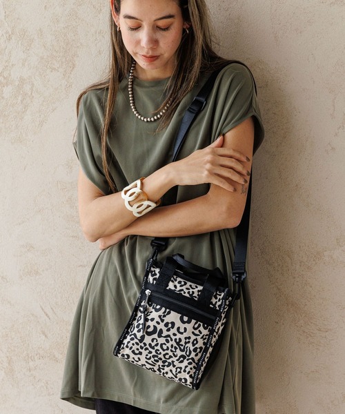 BAYFLOW(ベイフロー)の「ロゴパイピングスクエアショルダーバッグ(ショルダーバッグ・レディース・ブラック/グリーン/アイボリー/アニマル・FREE)」の15枚目の写真