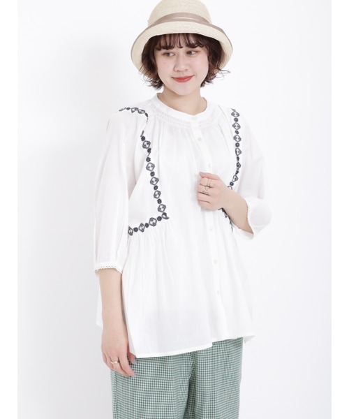Samansa Mos2（サマンサ モスモス）の「切替花刺繍ブラウス（シャツ/ブラウス・レディース・オフホワイト/ブルー/イエロー/チャコール・ﾌﾘ-）」の5枚目の写真