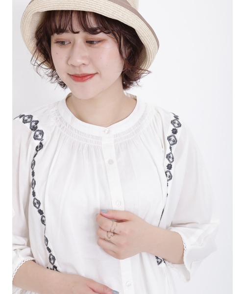 Samansa Mos2（サマンサ モスモス）の「切替花刺繍ブラウス（シャツ/ブラウス・レディース・オフホワイト/ブルー/イエロー/チャコール・ﾌﾘ-）」の6枚目の写真