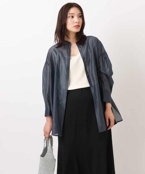 a.v.v(アーヴェヴェ)の「バックギャザーシアーシャツ(シャツ/ブラウス・レディース・アイボリー/ネイビー・38/40/34/42/36)」の7枚目の写真