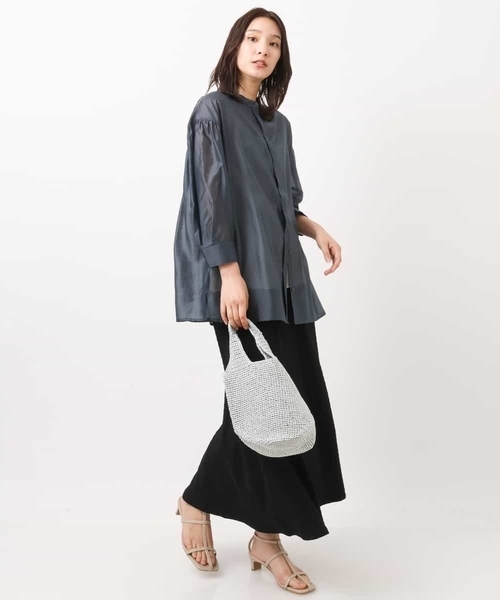 a.v.v(アーヴェヴェ)の「バックギャザーシアーシャツ(シャツ/ブラウス・レディース・アイボリー/ネイビー・38/40/34/42/36)」の11枚目の写真