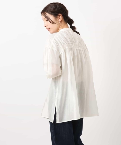 a.v.v(アーヴェヴェ)の「バックギャザーシアーシャツ(シャツ/ブラウス・レディース・アイボリー/ネイビー・38/40/34/42/36)」の20枚目の写真