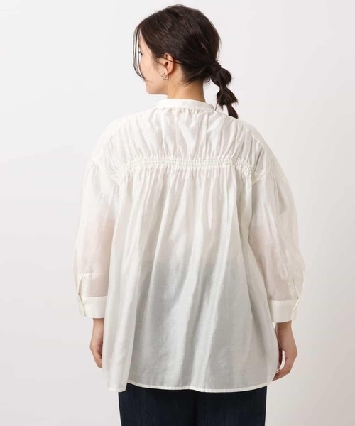 a.v.v(アーヴェヴェ)の「バックギャザーシアーシャツ(シャツ/ブラウス・レディース・アイボリー/ネイビー・38/40/34/42/36)」の22枚目の写真