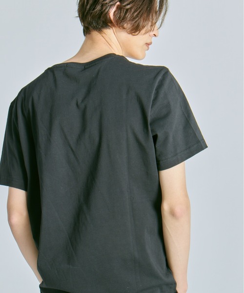 Guess(ゲス)の「【GUESS】ゲス Gold Triangle Logo Tee ロゴTシャツ(Tシャツ/カットソー・レディース・ホワイト/グレー/ブラック・M/L/XL)」の4枚目の写真