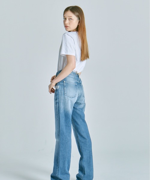 Guess(ゲス)の「【GUESS】ゲス Gold Triangle Logo Tee ロゴTシャツ(Tシャツ/カットソー・レディース・ホワイト/グレー/ブラック・M/L/XL)」の14枚目の写真