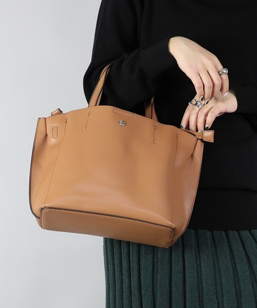 and it_(アンドイット)の「Legato Largo 【かるいかばん】 2WAYトートバッグ(トートバッグ・レディース・ライトグレー/ブラック/オリーブ/アイボリー/ラベンダー/キャメル/グレイッシュベージュ・FREE)」の7枚目の写真