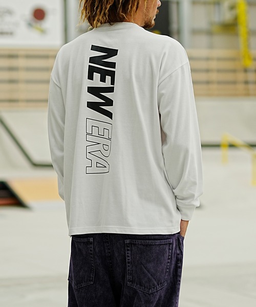 NEW ERA(ニューエラ)の「【ムラサキスポーツ別注】NEW ERA/ニューエラ パフォーマンス ロンT VERTICAL LOGO オーバーサイズ バックプリント 吸汗速乾(Tシャツ/カットソー・メンズ・ブラック/ホワイト・XL/XXL/L/M)」の1枚目の写真