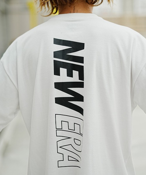 NEW ERA(ニューエラ)の「【ムラサキスポーツ別注】NEW ERA/ニューエラ パフォーマンス ロンT VERTICAL LOGO オーバーサイズ バックプリント 吸汗速乾(Tシャツ/カットソー・メンズ・ブラック/ホワイト・XL/XXL/L/M)」の8枚目の写真