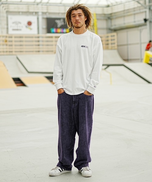 NEW ERA(ニューエラ)の「【ムラサキスポーツ別注】NEW ERA/ニューエラ パフォーマンス ロンT VERTICAL LOGO オーバーサイズ バックプリント 吸汗速乾(Tシャツ/カットソー・メンズ・ブラック/ホワイト・XL/XXL/L/M)」の5枚目の写真