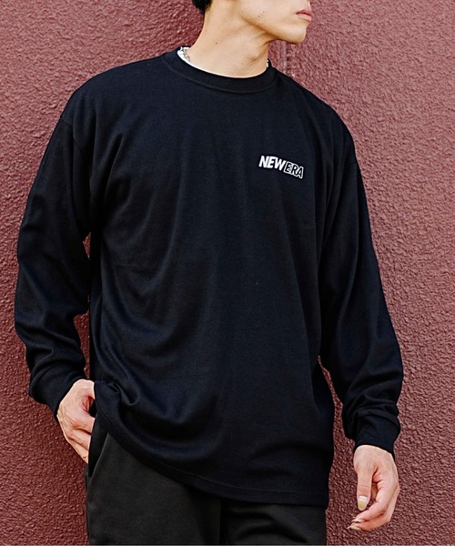 NEW ERA(ニューエラ)の「【ムラサキスポーツ別注】NEW ERA/ニューエラ パフォーマンス ロンT VERTICAL LOGO オーバーサイズ バックプリント 吸汗速乾(Tシャツ/カットソー・メンズ・ブラック/ホワイト・XL/XXL/L/M)」の9枚目の写真