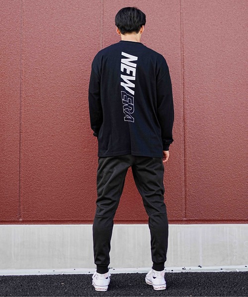 NEW ERA(ニューエラ)の「【ムラサキスポーツ別注】NEW ERA/ニューエラ パフォーマンス ロンT VERTICAL LOGO オーバーサイズ バックプリント 吸汗速乾(Tシャツ/カットソー・メンズ・ブラック/ホワイト・XL/XXL/L/M)」の13枚目の写真