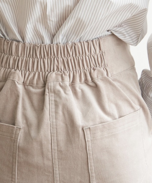ikka（イッカ）の「コーデュロイスカート（スカート・レディース・チャコールグレー/グリーン/ベージュ/オフホワイト・M/L/S）」の18枚目の写真