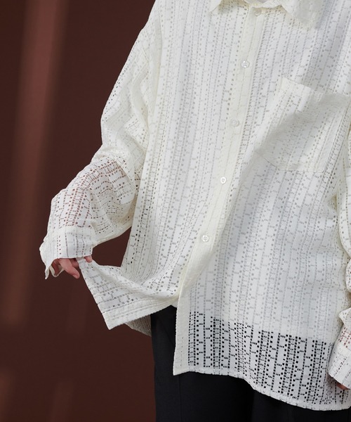 ONCILY(オンシェリー)の「LACE SHEER REGULAR COLLAR SHIRT / レースシアーレギュラーシャツ(シャツ/ブラウス・メンズ・ブラック/オフホワイト/ブルー・LARGE/MEDIUM)」の7枚目の写真