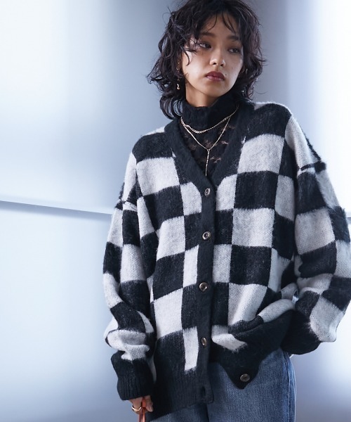 GEVS.（ジェイヴィス）の「＜大きいサイズ＞ チェッカー柄ニットカーディガン GEVS.（カーディガン/ボレロ・レディース・パープル系/ブラック系・LL/4L/3L/L/5L）」の2枚目の写真
