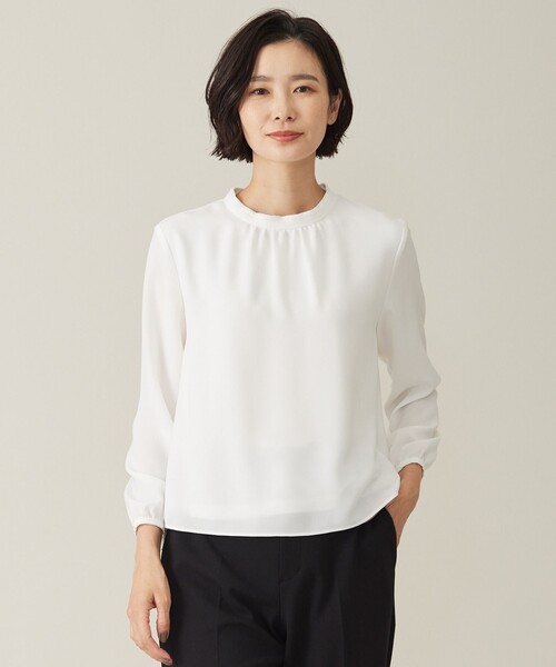 J.PRESS Ladies（J.プレス レディス）の「プルエラ フリルネック カットソー（Tシャツ/カットソー・レディース・ホワイト系/アイボリー系/ネイビー系・SMALL）」の2枚目の写真