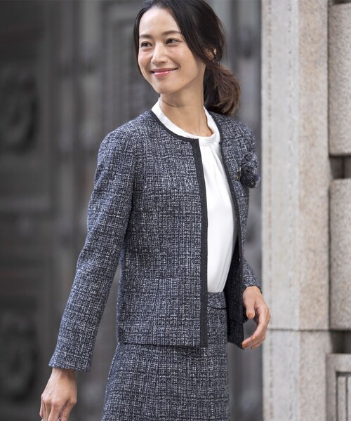 J.PRESS Ladies（J.プレス レディス）の「プルエラ フリルネック カットソー（Tシャツ/カットソー・レディース・ホワイト系/アイボリー系/ネイビー系・SMALL）」の4枚目の写真