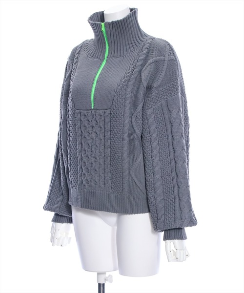 clear（クリア）の「配色ハーフジップケーブル編みニットトップス（ニット/セーター・レディース・ネイビー/チャコールグレー/グレイッシュベージュ・F）」の4枚目の写真