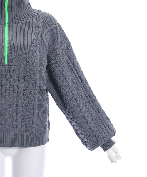 clear（クリア）の「配色ハーフジップケーブル編みニットトップス（ニット/セーター・レディース・ネイビー/チャコールグレー/グレイッシュベージュ・F）」の9枚目の写真