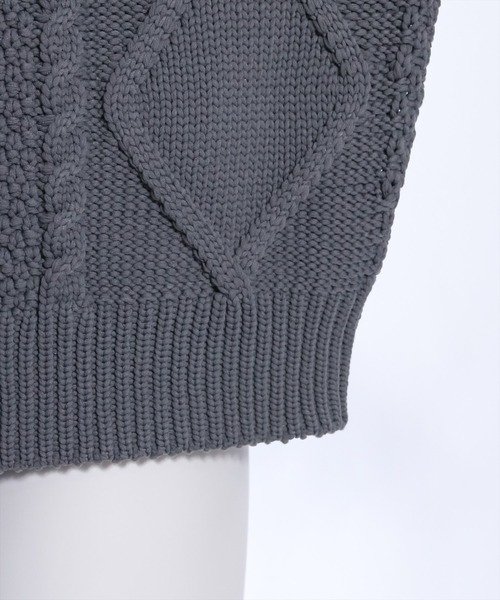 clear（クリア）の「配色ハーフジップケーブル編みニットトップス（ニット/セーター・レディース・ネイビー/チャコールグレー/グレイッシュベージュ・F）」の10枚目の写真