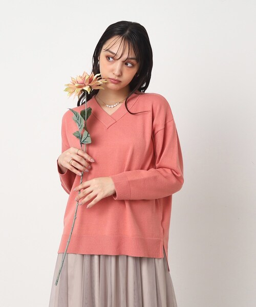 DRESKIP(ドレスキップ)の「◆お顔周りをすっきり見せる 大人なVネック ゆるニット【SHOO WARM/吸湿発熱】(ニット/セーター・レディース・ベージュ系その他5/ライトブルー/イエロー系その他/ライトベージュ/ブラック/ピンク系・00)」の1枚目の写真