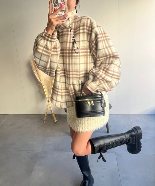 LAC-VERT(ラック・ヴェール)の「スタンドカラーAラインフレアジャケット(ステンカラーコート・レディース・ブラック/アイボリー/ピンク/ブラウン/チャコールグレー・FREE)」の4枚目の写真