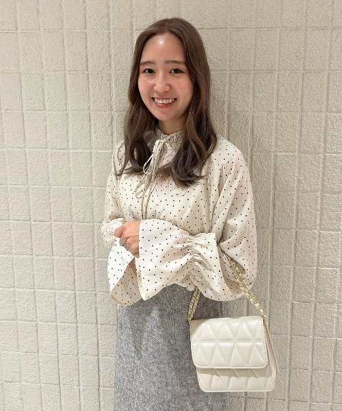 flower（フラワー）の「タイニードットリボンブラウス（シャツ/ブラウス・レディース・アイボリー/ブラック・FREE）」の3枚目の写真