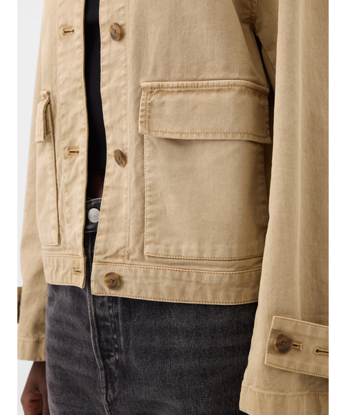 GAP(ギャップ)の「リラックス ユーティリティ ジャケット(デニムジャケット・レディース・グリーン/ベージュ/ブラック・M/L/XS/XXS/S)」の9枚目の写真