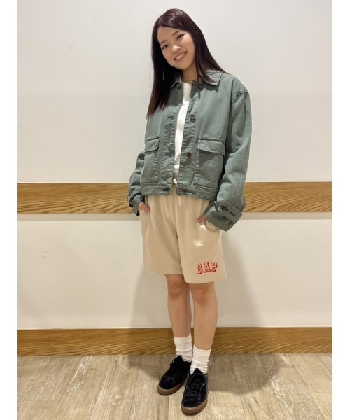 GAP(ギャップ)の「リラックス ユーティリティ ジャケット(デニムジャケット・レディース・グリーン/ベージュ/ブラック・M/L/XS/XXS/S)」の19枚目の写真