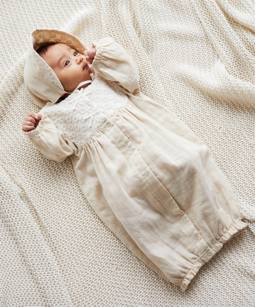 Hoppetta(ホッペッタ)の「【Hoppetta】flower刺繍ヨーク2wayドレス 50-70cm(ロンパース・キッズ・ライトグレー/キナリ・50-70cm)」の2枚目の写真