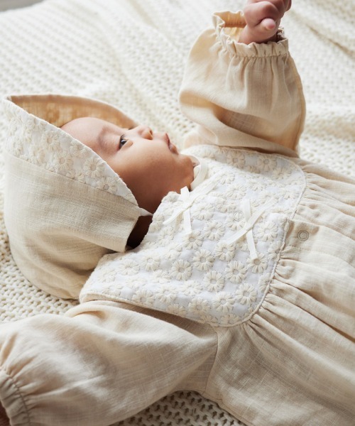 Hoppetta(ホッペッタ)の「【Hoppetta】flower刺繍ヨーク2wayドレス 50-70cm(ロンパース・キッズ・ライトグレー/キナリ・50-70cm)」の3枚目の写真