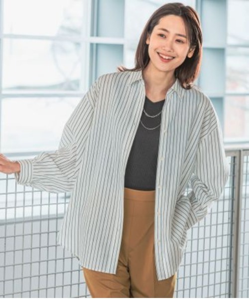 GLOBAL WORK(グローバルワーク)の「お手入れらくらくフレンチリネンシャツ/976693(シャツ/ブラウス・レディース・ブルー系その他5/ライトブルー/グレイッシュベージュ/パープル系その他2/グリーン系その他5/ベージュ系その他2/イエロー/オレンジ系5/ネイビー系9/オフホワイト・L/M)」の7枚目の写真