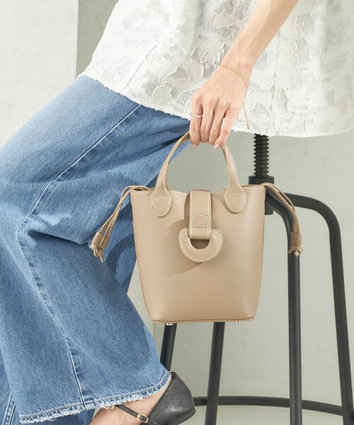 SHIPS(シップス)の「ミニ キューブ トート(ショルダーバッグ・レディース・オフホワイト/ブラウン/ライトブルー/ブラック/ライトグリーン/ベージュ/ブラック系/ベージュ系その他・ONE SIZE)」の1枚目の写真