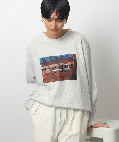 OPAQUE.CLIP(オペークドットクリップ)の「◆フォトプリントロングスリーブTシャツ(Tシャツ/カットソー・レディース・チャコールグレー/ライトグレー/ホワイト・40/38)」の3枚目の写真