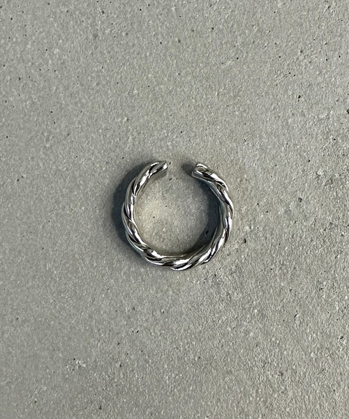 kutir（クティール）の「メタルツイストイヤーカフ（イヤーカフ・レディース・シルバー/ゴールド・FREE）」の2枚目の写真