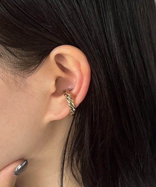kutir（クティール）の「メタルツイストイヤーカフ（イヤーカフ・レディース・シルバー/ゴールド・FREE）」の4枚目の写真