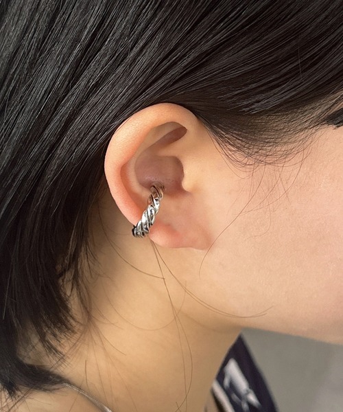 kutir（クティール）の「メタルツイストイヤーカフ（イヤーカフ・レディース・シルバー/ゴールド・FREE）」の3枚目の写真