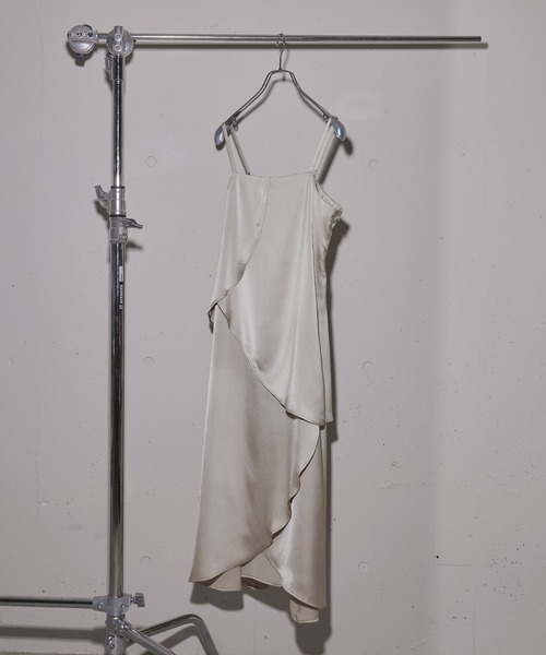 MAISON BREEZE reveur(メゾンブリーズレヴール)の「【MAISON BREEZE reveur】petal camisole dress one-piece ペタル アシンメトリーレイヤード キャミワンピース 花びらワンピ(ワンピース・レディース・ブラック/グレイッシュベージュ/レッド/オフホワイト・FREE)」の19枚目の写真