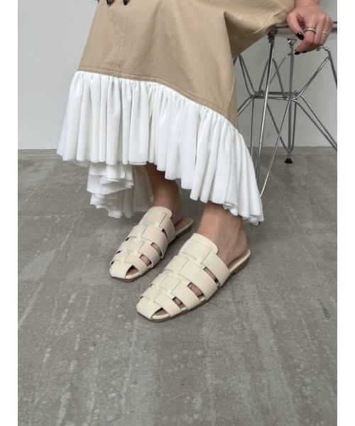 AMAIL(アマイル)の「Hole Slippers(サンダル・レディース・アイボリー/ブラック・S/M/L)」の4枚目の写真