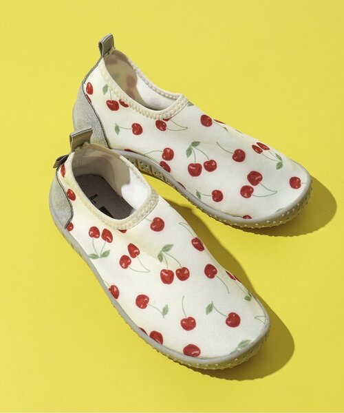 BREEZE（ブリーズ）の「アクアシューズ（サンダル・キッズ・アイボリー/ブラック/イエロー/ラベンダー/ネイビー/レッド・15 /19/22/18/21/20/17/16）」の2枚目の写真