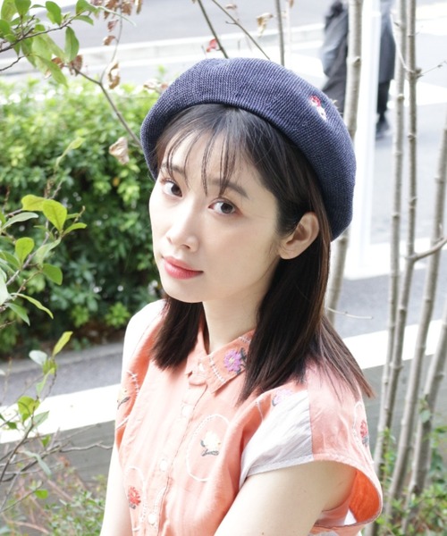 SUPER HAKKA（スーパーハッカ）の「フラワーワンポイント刺繍クリスピーベレー帽（ハンチング/ベレー帽・レディース・ブラック/ネイビー/グレー・FREE）」の3枚目の写真