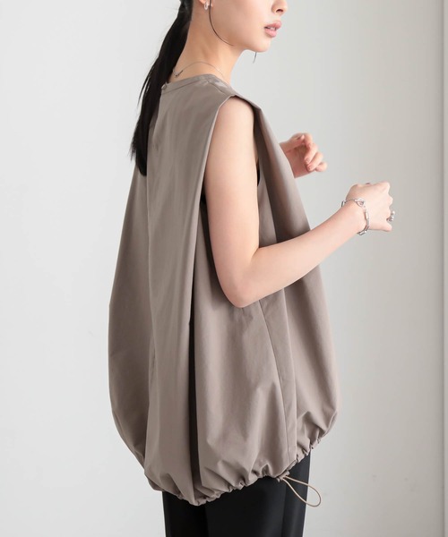 for/c（フォーシー）の「[新色追加]ドライバルーンノースリーブブラウス【サスティナブル】（シャツ/ブラウス・レディース・ホワイト/チャコールグレー/ブラック/ネイビー/カーキ・LL/M/L）」の4枚目の写真